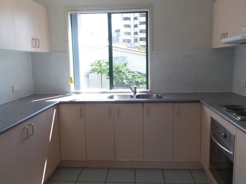 34 Tottenham Street, Woolloongabba QLD 4102