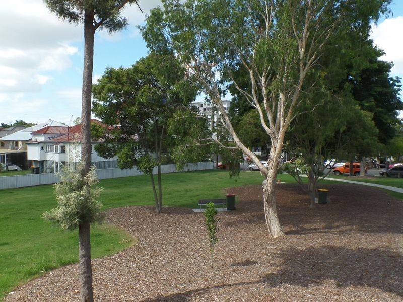 34 Tottenham Street, Woolloongabba QLD 4102