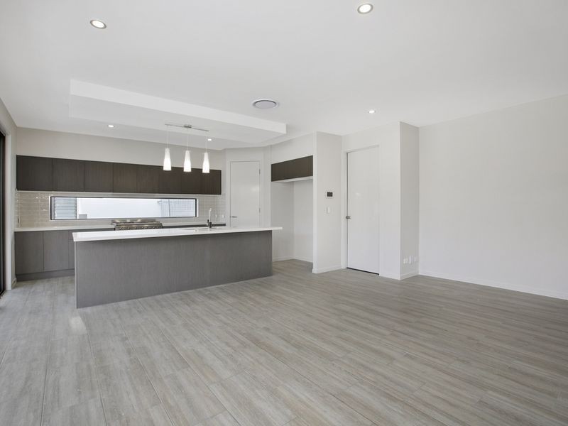 11 Bulimba Parade, Bulimba QLD 4171