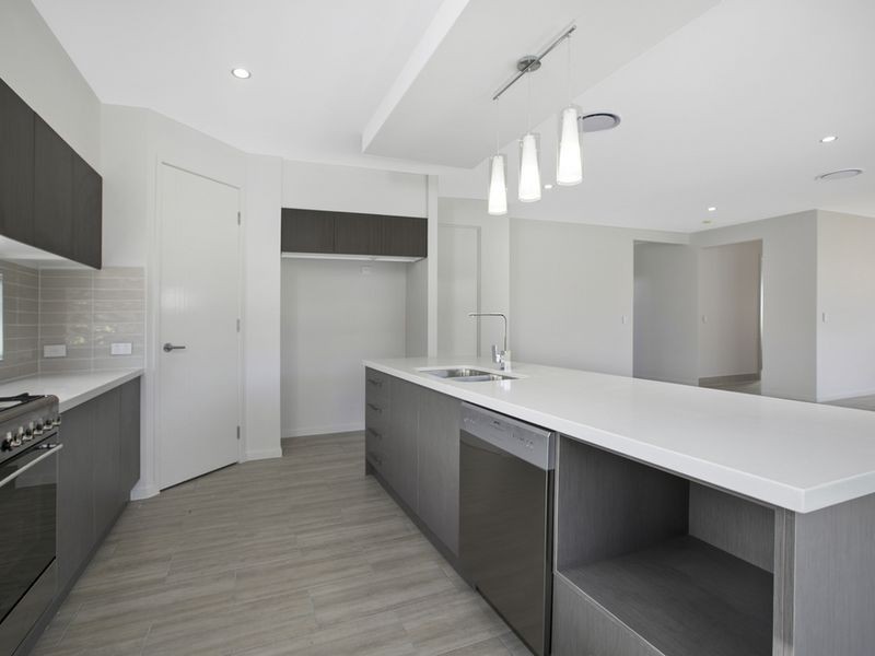 11 Bulimba Parade, Bulimba QLD 4171