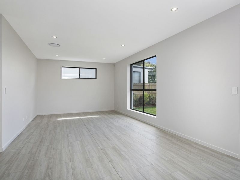 11 Bulimba Parade, Bulimba QLD 4171