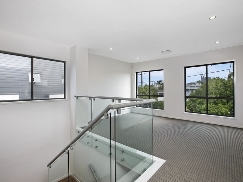 11 Bulimba Parade, Bulimba QLD 4171