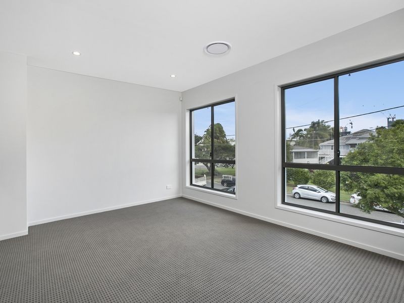 11 Bulimba Parade, Bulimba QLD 4171