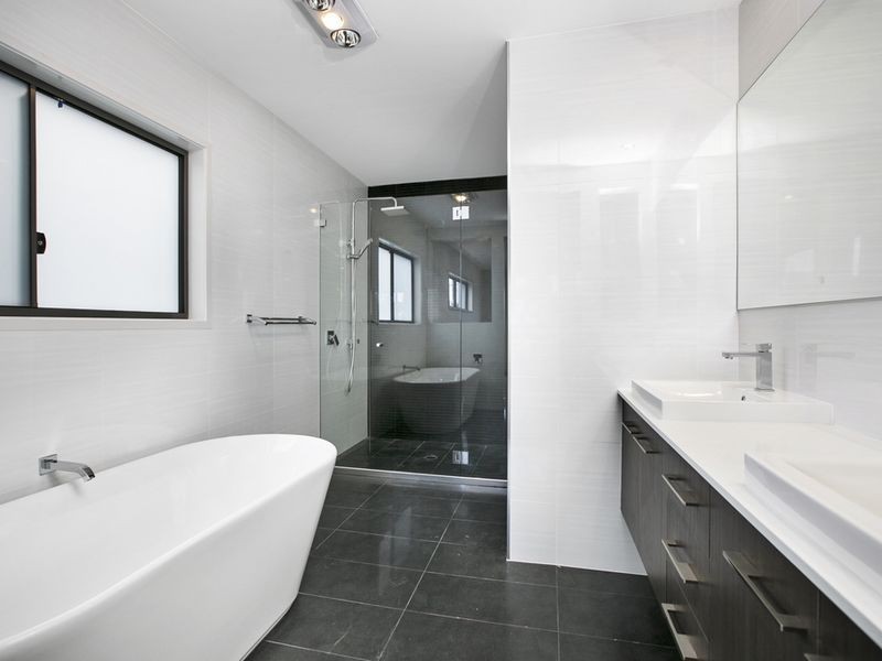 11 Bulimba Parade, Bulimba QLD 4171