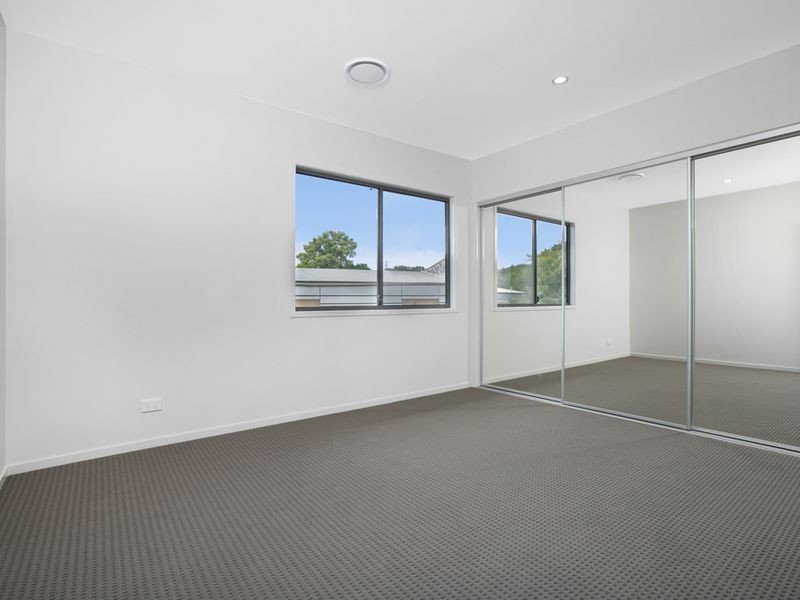 11 Bulimba Parade, Bulimba QLD 4171