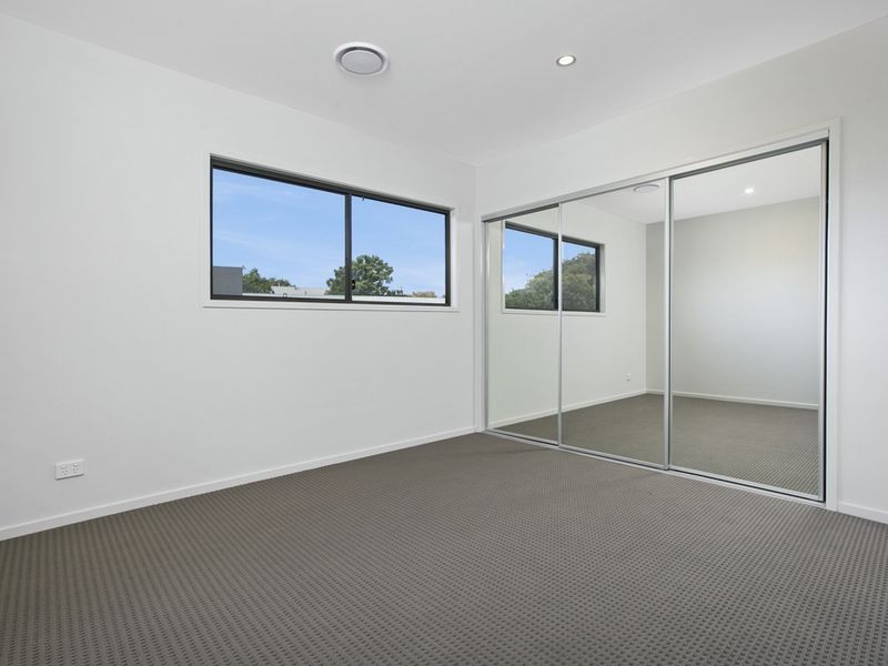 11 Bulimba Parade, Bulimba QLD 4171