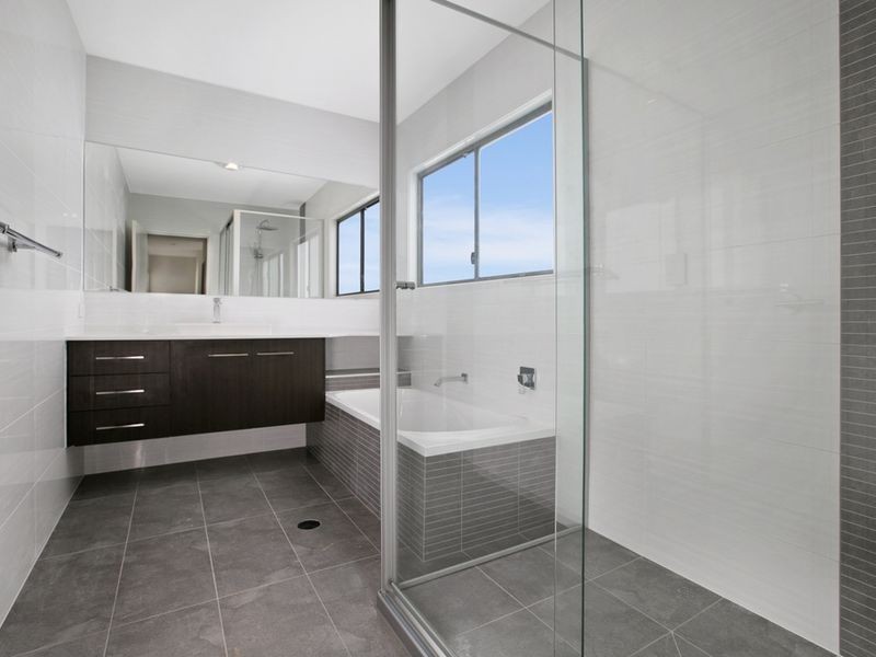 11 Bulimba Parade, Bulimba QLD 4171