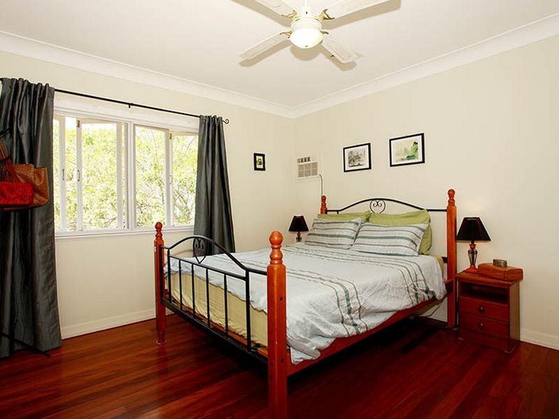 16 Domitia Avenue, Seven Hills QLD 4170