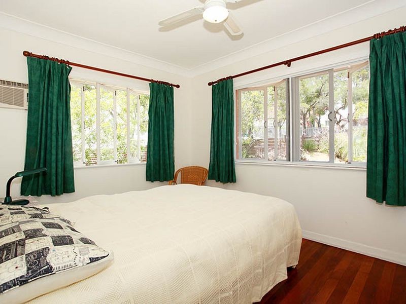 16 Domitia Avenue, Seven Hills QLD 4170