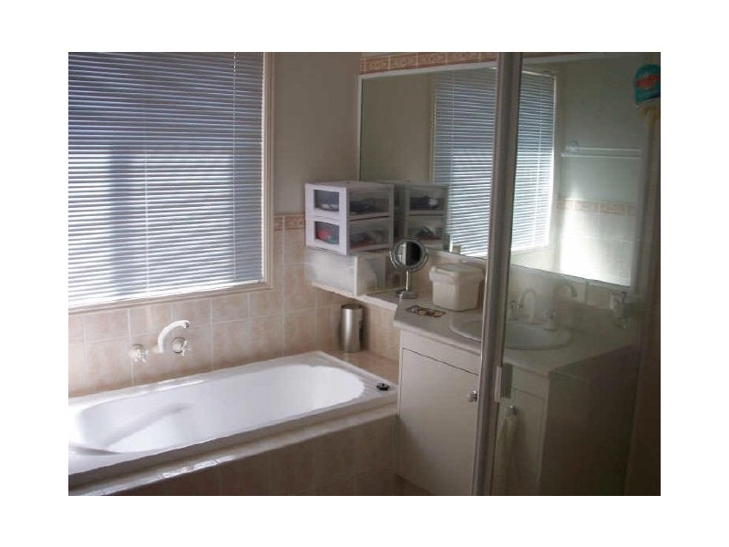 18 Woodland Crescent, Murarrie QLD 4172