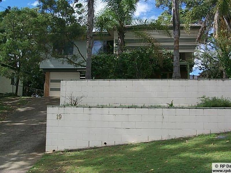 19 Pareena Crescent, Mansfield QLD 4122