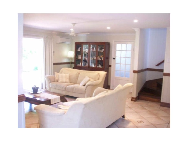 35 Virginia Avenue, Hawthorne QLD 4171