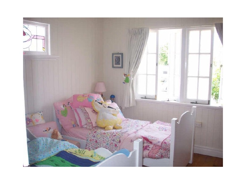 35 Virginia Avenue, Hawthorne QLD 4171