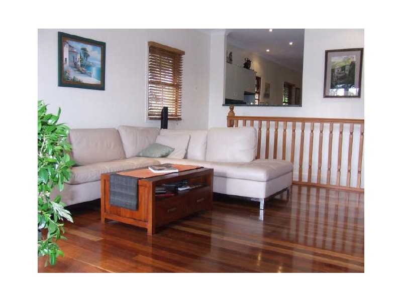 8 Norman Avenue, Norman Park QLD 4170