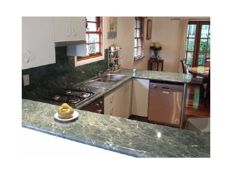 8 Norman Avenue, Norman Park QLD 4170