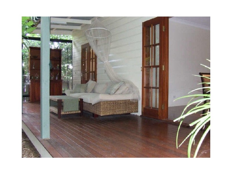 8 Norman Avenue, Norman Park QLD 4170