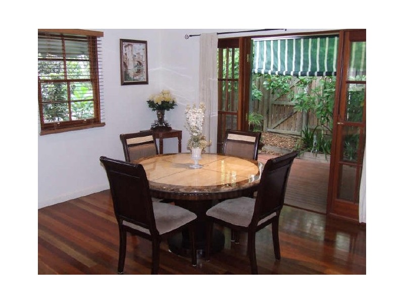 8 Norman Avenue, Norman Park QLD 4170