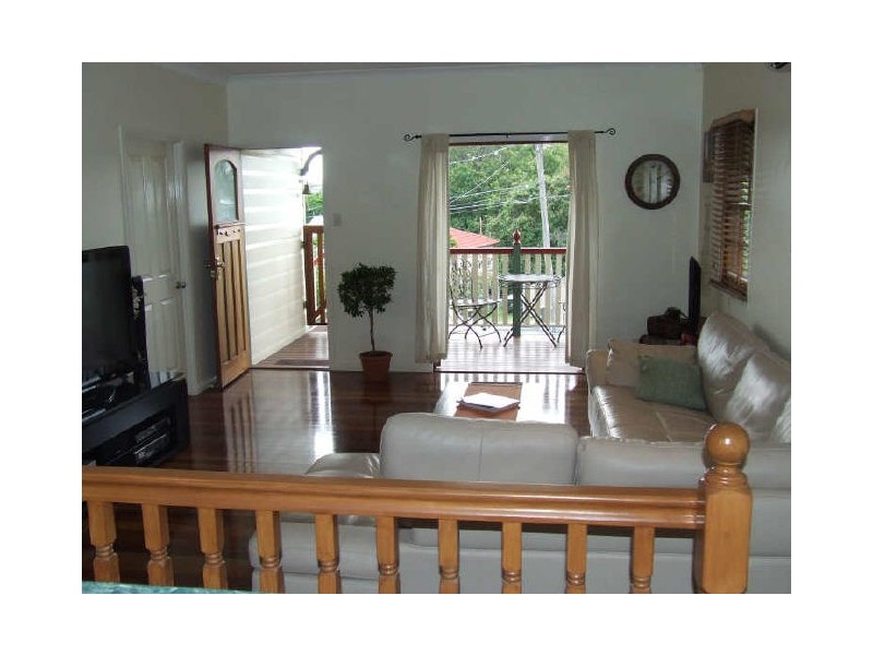 8 Norman Avenue, Norman Park QLD 4170