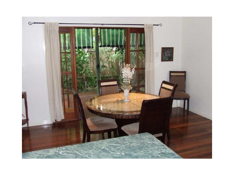 8 Norman Avenue, Norman Park QLD 4170