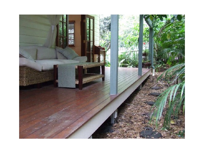 8 Norman Avenue, Norman Park QLD 4170