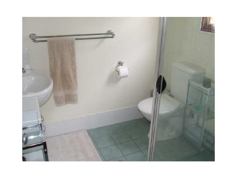 8 Norman Avenue, Norman Park QLD 4170