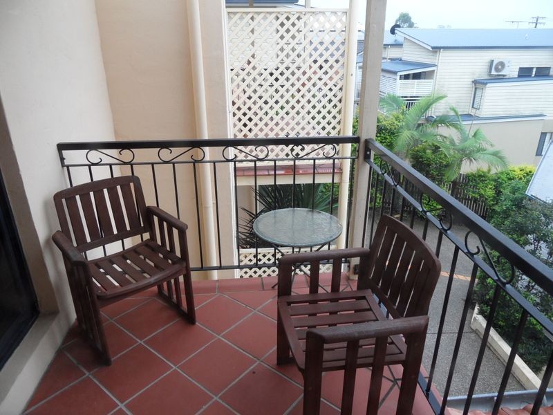 2/65 Wickham Street, Morningside QLD 4170