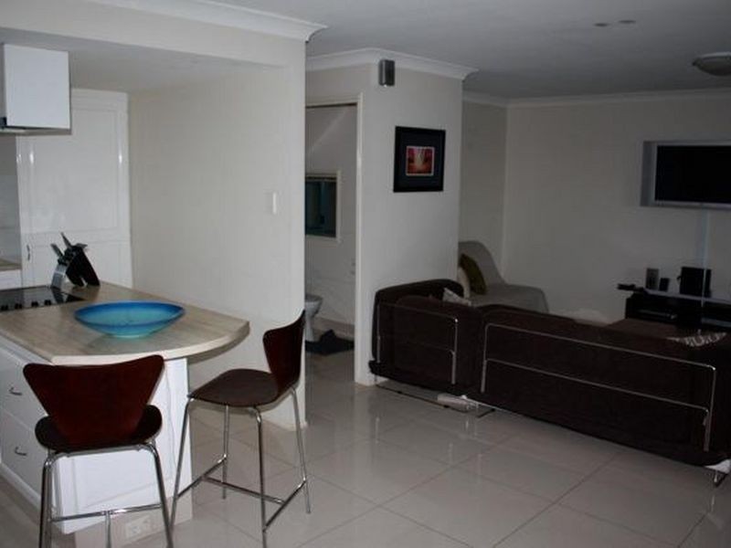 2/71 Miles Street, Hawthorne QLD 4171