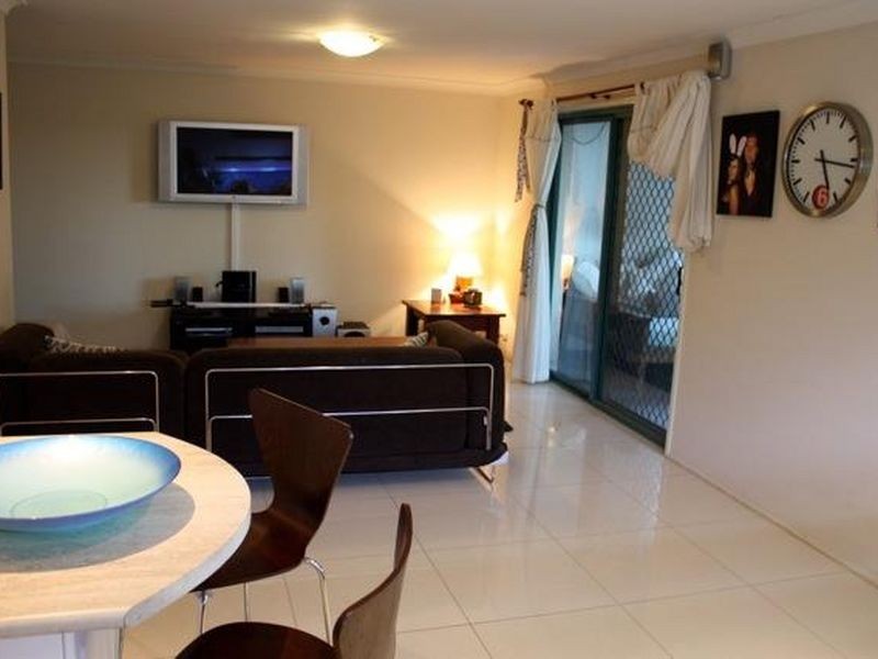 2/71 Miles Street, Hawthorne QLD 4171