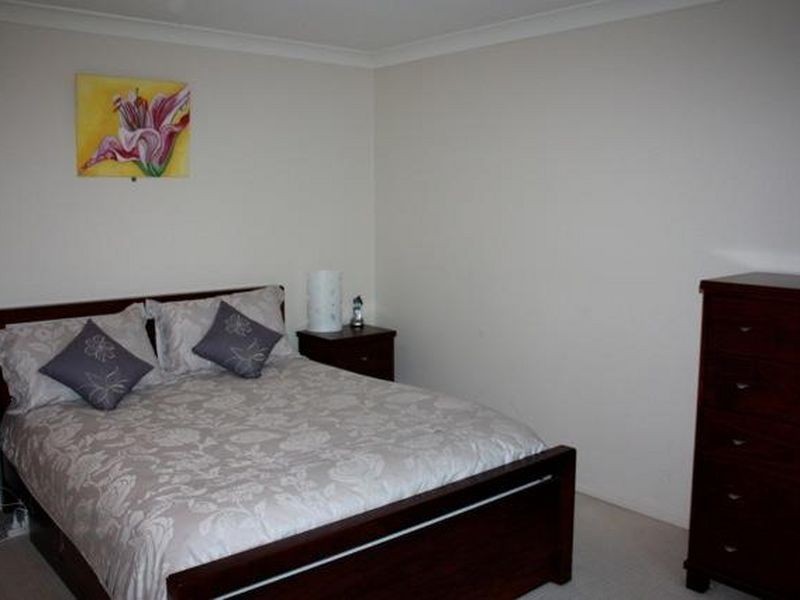 2/71 Miles Street, Hawthorne QLD 4171