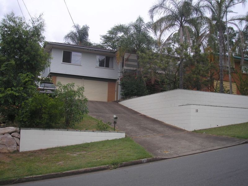 19 Pareena Crescent, Mansfield QLD 4122