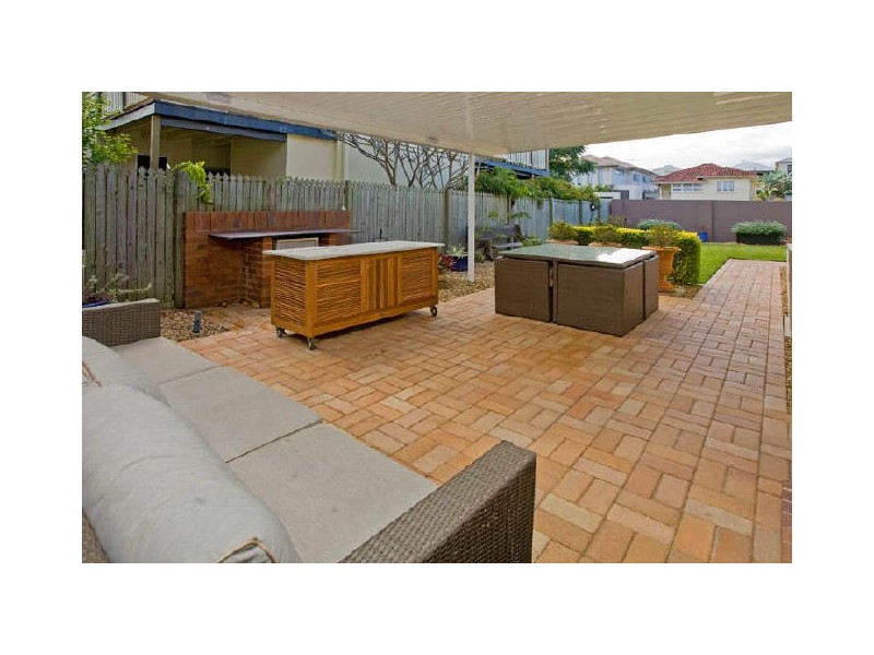 104 Elliot Street, Hawthorne QLD 4171