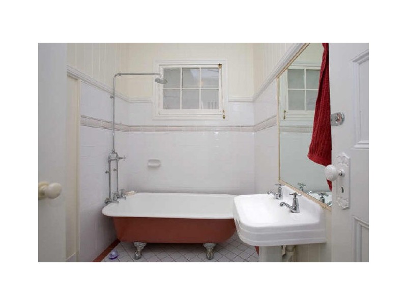 104 Elliot Street, Hawthorne QLD 4171