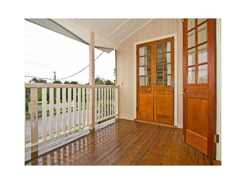 10 Govett Avenue, Hawthorne QLD 4171