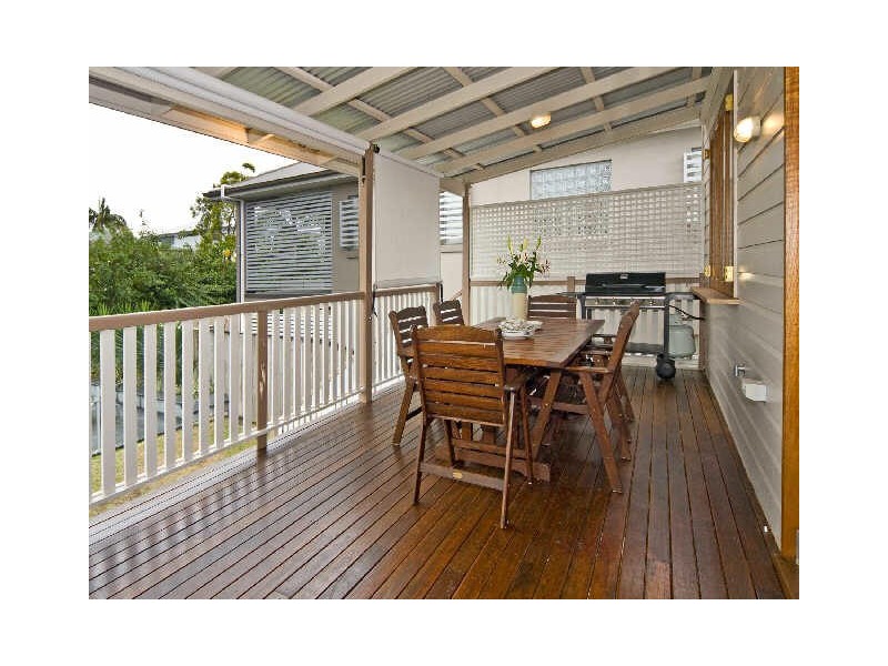 10 Govett Avenue, Hawthorne QLD 4171