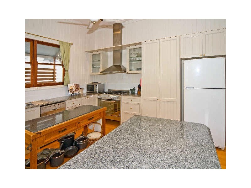 10 Govett Avenue, Hawthorne QLD 4171