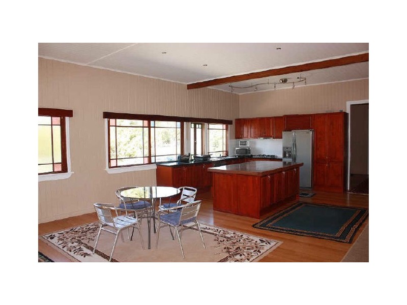 4 Waite Street, Norman Park QLD 4170