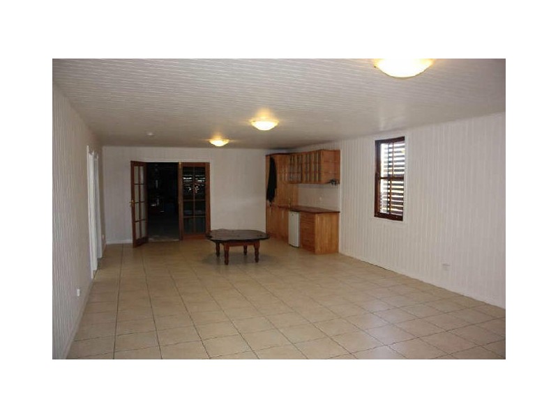 4 Waite Street, Norman Park QLD 4170