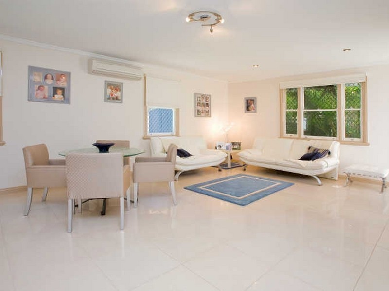 8 Aster Street, Cannon Hill QLD 4170