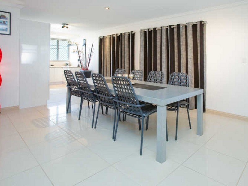 8 Aster Street, Cannon Hill QLD 4170