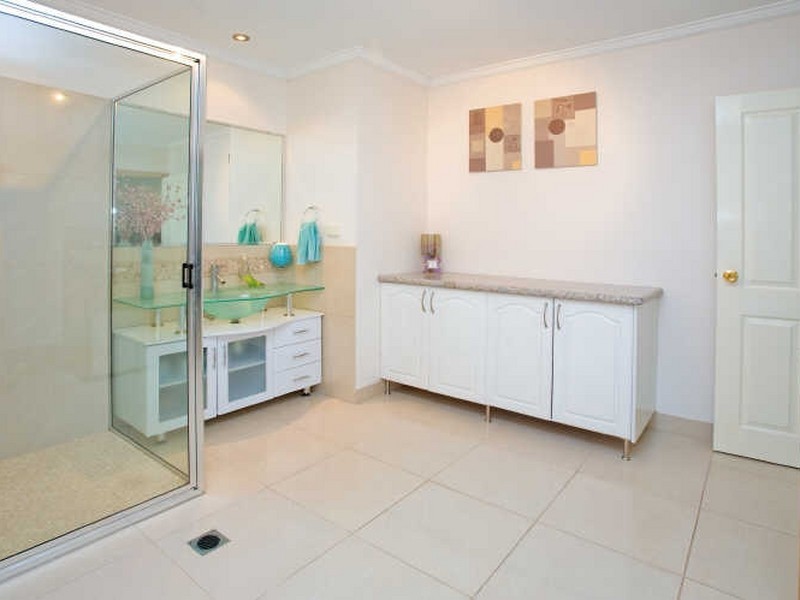 8 Aster Street, Cannon Hill QLD 4170