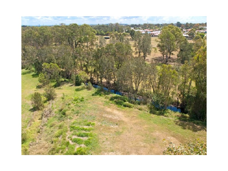 381 Kianawah Road, Wynnum West QLD 4178