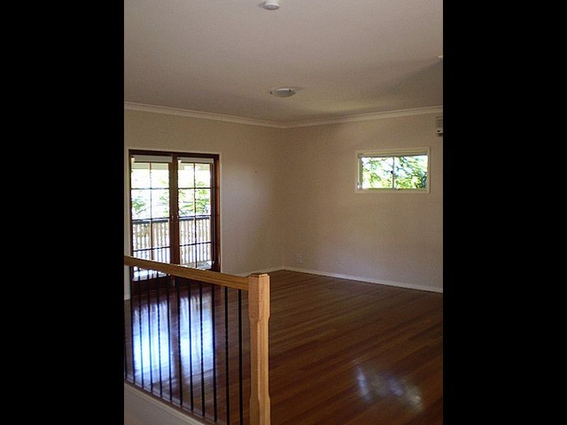 8 Brussels Avenue, Morningside QLD 4170