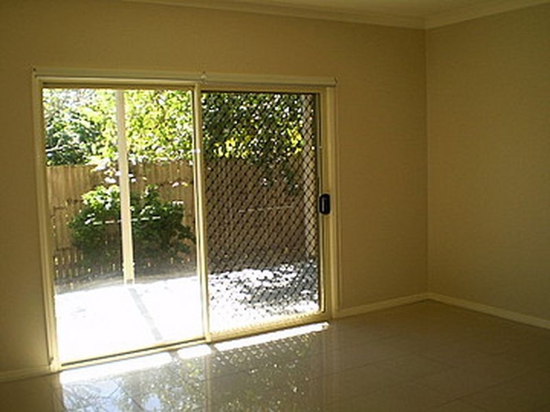 8 Brussels Avenue, Morningside QLD 4170