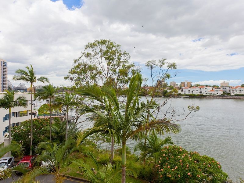 4/77 Cairns Street, Kangaroo Point QLD 4169