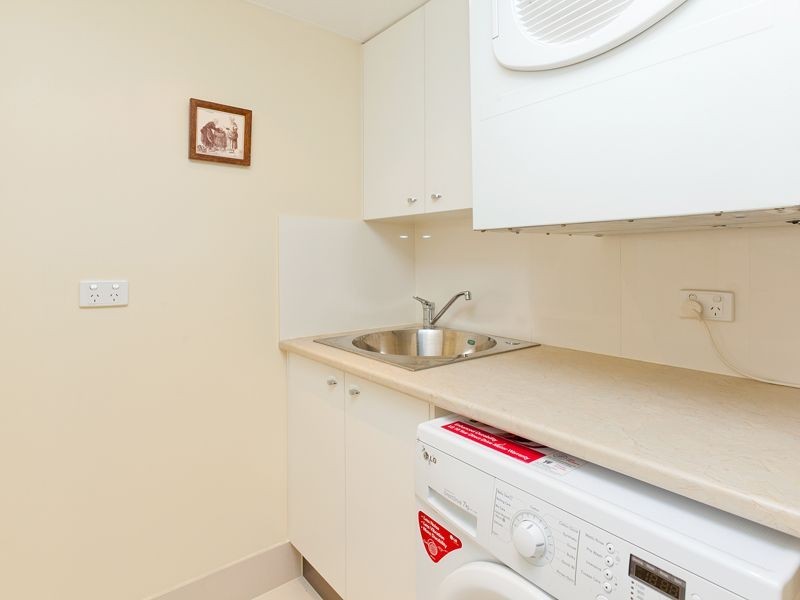 4/77 Cairns Street, Kangaroo Point QLD 4169