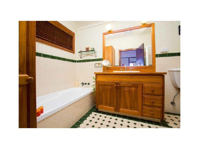 51 Moore Street, Morningside QLD 4170