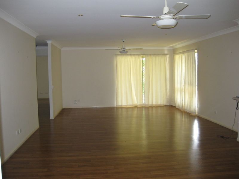 37 Yuletide Street, Holland Park QLD 4121