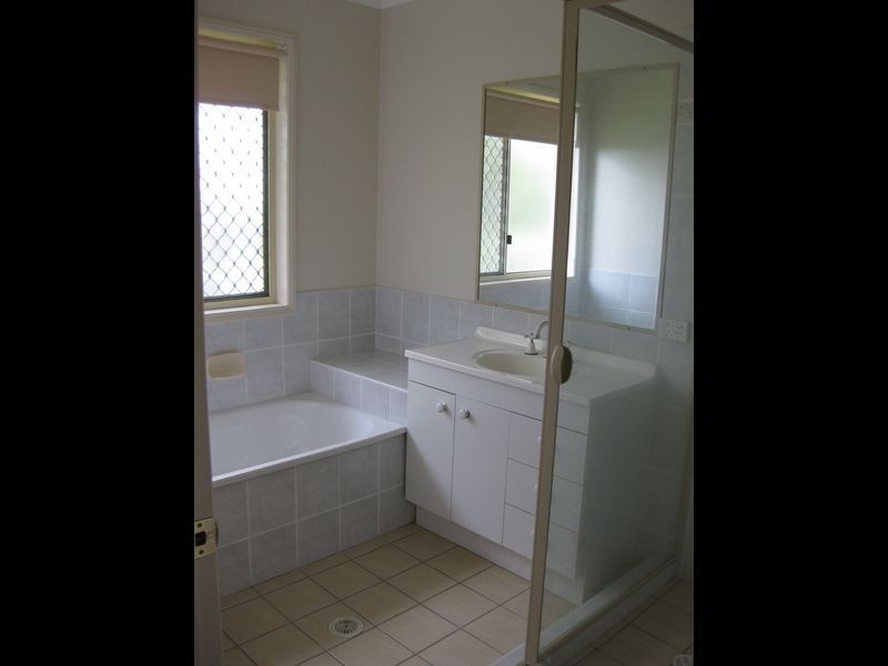 37 Yuletide Street, Holland Park QLD 4121