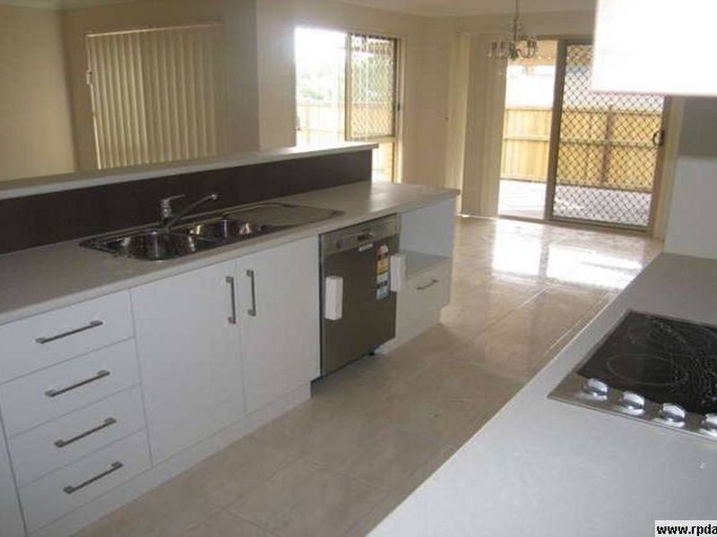 3 Hayes Street, Wakerley QLD 4154