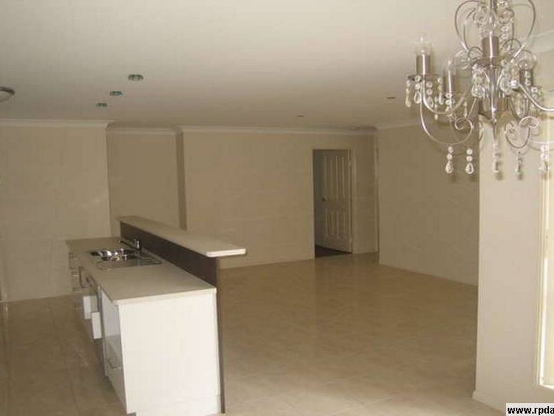 3 Hayes Street, Wakerley QLD 4154